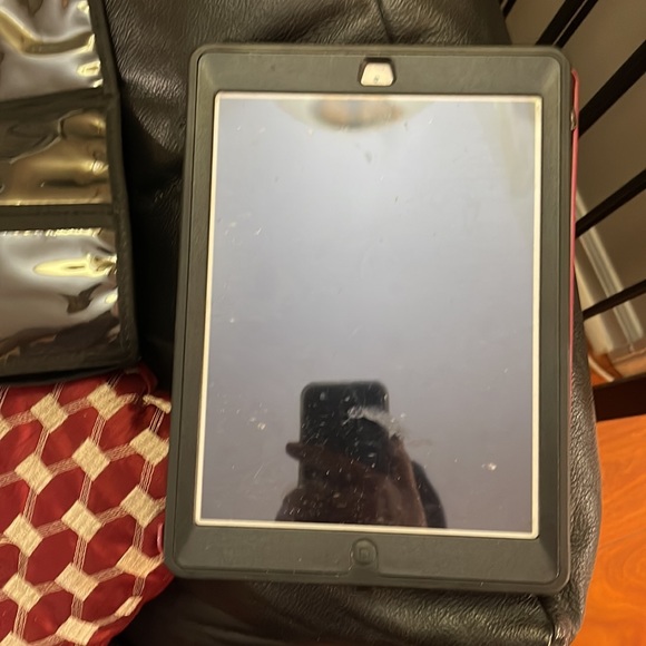 Coach Bordeaux/Tan hard plastic For iPad Case 2 or 3. - Picture 3 of 7